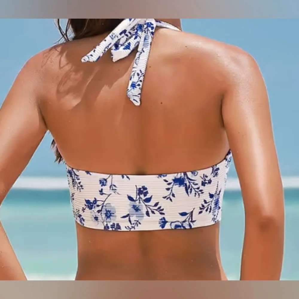 Cupshe Blue and White Floral Bikini Top Size Xl